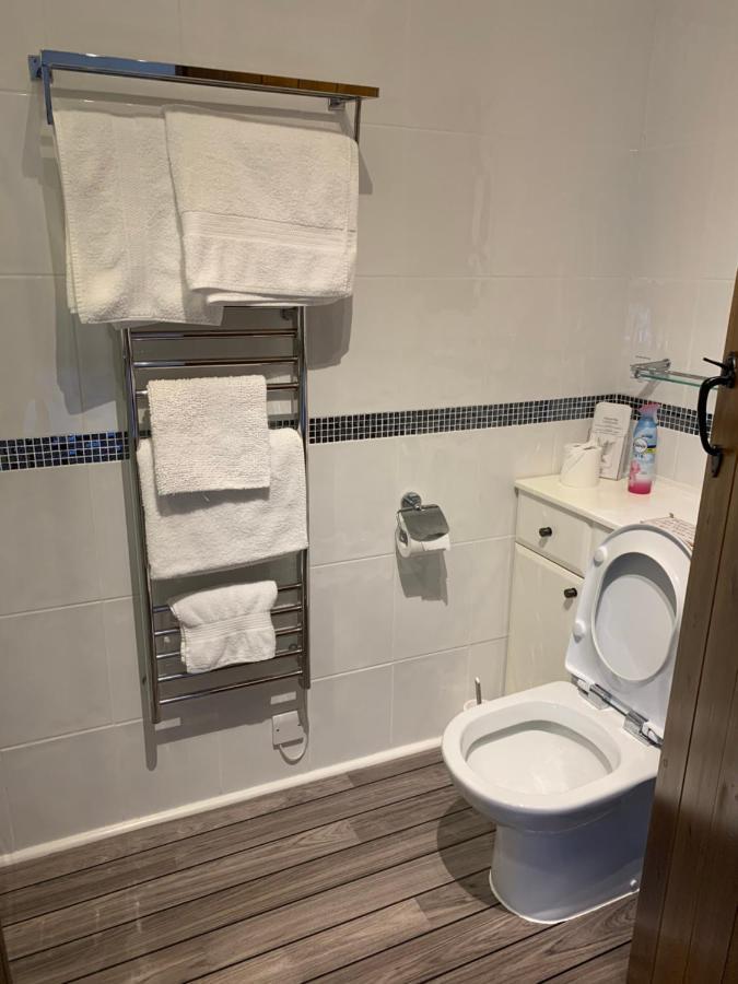 Hotel The Reindeer Retreat Buttercup Twin Kidwelly Esterno foto