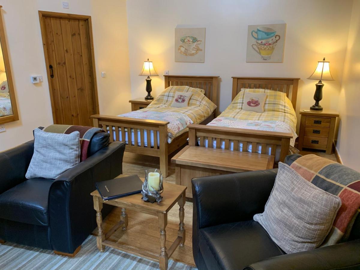 Hotel The Reindeer Retreat Buttercup Twin Kidwelly Esterno foto